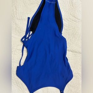 Jolyn NICO one-piece 28